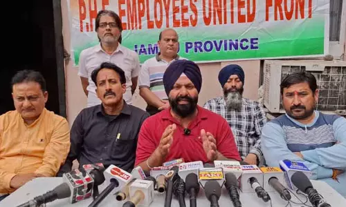 PHE के दिहाड़ी मजदूरों ने LG से MLA की सैलरी बढ़ाने के फैसले पर रोक लगाने की अपील की PHE के दिहाड़ी मजदूरों ने LG से MLA की सैलरी बढ़ाने के फैसले पर रोक लगाने की अपील की