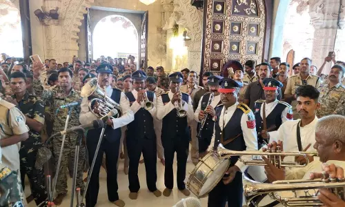 रामनवमी पर राजनांदगांव पुलिस ने माँ बम्लेश्वरी मंदिर में की आरती-अर्चना रामनवमी पर राजनांदगांव पुलिस ने माँ बम्लेश्वरी मंदिर में की आरती-अर्चना