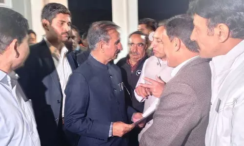 Himachal के कर्मचारियों ने सरकार से सैलरी टालने का फैसला वापस लेने की अपील की Himachal के कर्मचारियों ने सरकार से सैलरी टालने का फैसला वापस लेने की अपील की
