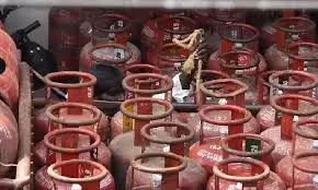 आपूर्ति की स्थिति को आसान बनाने के लिए LPG और कच्चे तेल के टैंकर विशाखापट्टनम की ओर रवाना आपूर्ति की स्थिति को आसान बनाने के लिए LPG और कच्चे तेल के टैंकर विशाखापट्टनम की ओर रवाना