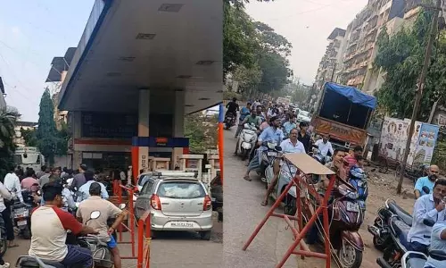 Ulhasnagar: पेट्रोल पंप पर कमी की अफवाहों के बीच कतारें बढ़ीं Ulhasnagar: पेट्रोल पंप पर कमी की अफवाहों के बीच कतारें बढ़ीं