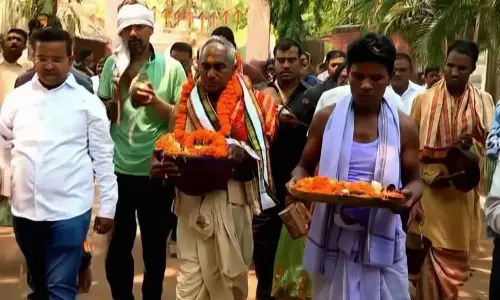 Cuttack में भगवान जगन्नाथ की रथ यात्रा के लिए लकड़ी काटने का काम शुरू