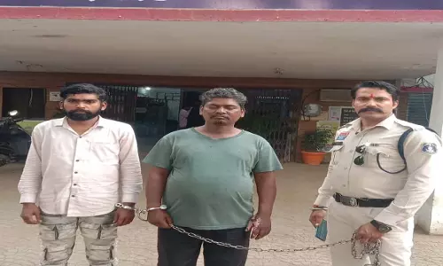 Raipur Breaking: चोरी के 6 वाहन सहित उड़ीसा भेजने वाले 2 चोर गिरफ्तार Raipur Breaking: चोरी के 6 वाहन सहित उड़ीसा भेजने वाले 2 चोर गिरफ्तार