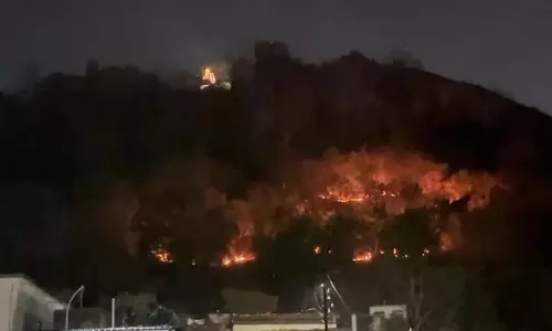 CG BREAKING: बुढ़ादेव पहाड़ी में भीषण आग, शहर में दहशत, दमकल नहीं पहुंची CG BREAKING: बुढ़ादेव पहाड़ी में भीषण आग, शहर में दहशत, दमकल नहीं पहुंची