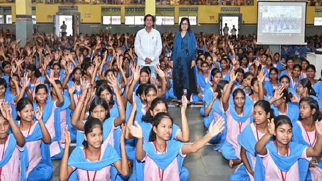 मोतीलाल ओसवाल फाउंडेशन की उपाध्यक्ष सुनीता अग्रवाल ने KIIT और KISS का किया दौरा