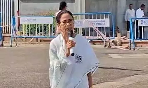 पश्चिम बंगाल से एलपीजी सिलेंडर प्रदेश से बाहर नहीं जानी चाहिए : सीएम ममता बनर्जी पश्चिम बंगाल से एलपीजी सिलेंडर प्रदेश से बाहर नहीं जानी चाहिए : सीएम ममता बनर्जी