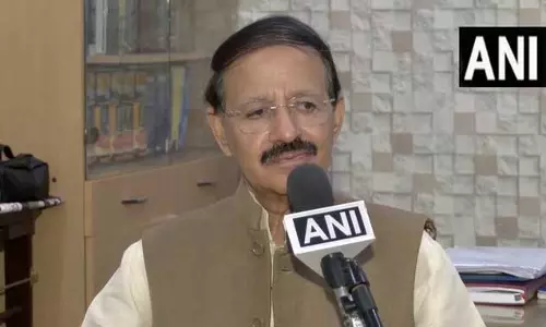 एक्साइज ड्यूटी कटौती पर कांग्रेस का हमला, “आम आदमी को नहीं मिलेगा फायदा”: Rashid Alvi एक्साइज ड्यूटी कटौती पर कांग्रेस का हमला, “आम आदमी को नहीं मिलेगा फायदा”: Rashid Alvi