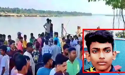 Student ने दोनों हाथों से खुद को बचाने की कोशिश की लेकिन नाकाम रहा, डूब गया Student ने दोनों हाथों से खुद को बचाने की कोशिश की लेकिन नाकाम रहा, डूब गया