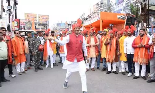 रामनवमी पर निकली भव्य शोभायात्राएं, रांची में बारिश के बीच झूमते रहे रामभक्त