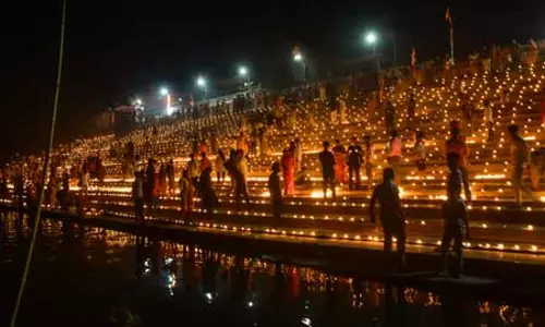 बिहार: पटना में राम नवमी की रौनक, भक्तिमय उत्साह से सराबोर पूरा शहर बिहार: पटना में राम नवमी की रौनक, भक्तिमय उत्साह से सराबोर पूरा शहर
