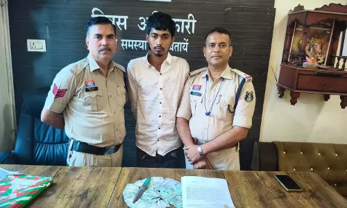 चाकू दिखाकर 50 हजार की लूट, पुलिस ने कुछ ही घंटों में आरोपी को दबोचा चाकू दिखाकर 50 हजार की लूट, पुलिस ने कुछ ही घंटों में आरोपी को दबोचा