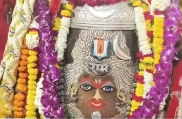 चैत्र नवमी पर महाकाल के दरबार में उमड़ा आस्था का सैलाब, भस्म आरती में दिखा दिव्य स्वरूप चैत्र नवमी पर महाकाल के दरबार में उमड़ा आस्था का सैलाब, भस्म आरती में दिखा दिव्य स्वरूप