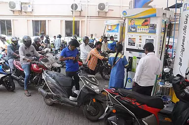 Petrol पर एक्साइज ड्यूटी कम : डीजल पर पूरी तरह खत्म Petrol पर एक्साइज ड्यूटी कम : डीजल पर पूरी तरह खत्म