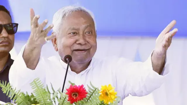 Patna: सीएम पद छोड़ने की चर्चाओं के बीच सक्रिय नीतीश Patna: सीएम पद छोड़ने की चर्चाओं के बीच सक्रिय नीतीश