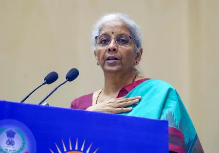 पेट्रोल और डीजल पर एक्साइज ड्यूटी में कमी से उपभोक्ताओं को कीमतों में वृद्धि से सुरक्षा मिलेगी: वित्त मंत्री पेट्रोल और डीजल पर एक्साइज ड्यूटी में कमी से उपभोक्ताओं को कीमतों में वृद्धि से सुरक्षा मिलेगी: वित्त मंत्री