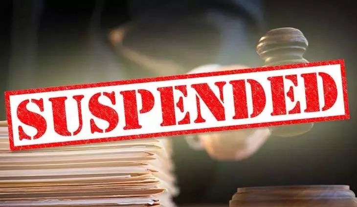 Anantnag: लापरवाही पर GMC के कर्मचारियों पर गिरी गाज Anantnag: लापरवाही पर GMC के कर्मचारियों पर गिरी गाज