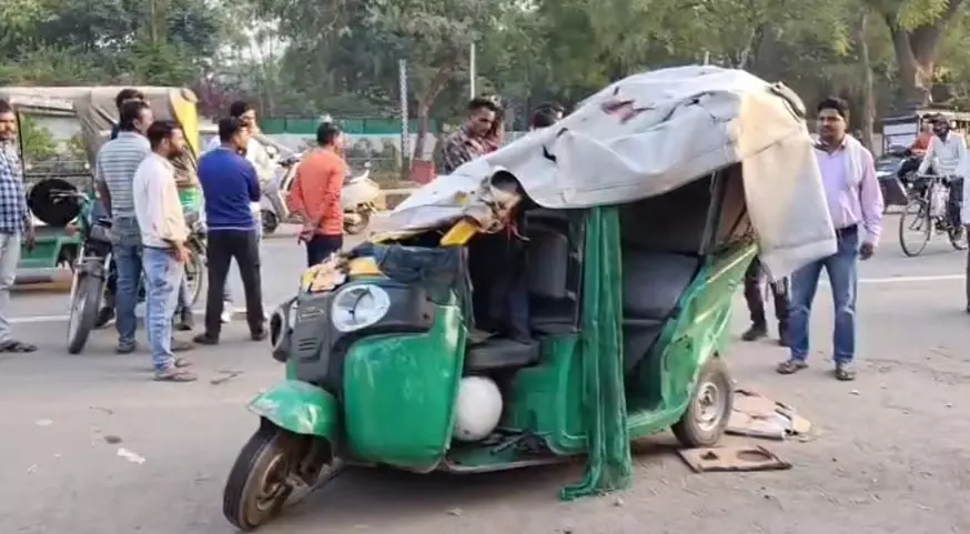 MP : राम नवमी पर ग्वालियर में तेज़ रफ़्तार स्कॉर्पियो ने ऑटो को टक्कर मारी, पांच की मौत, चार घायल MP : राम नवमी पर ग्वालियर में तेज़ रफ़्तार स्कॉर्पियो ने ऑटो को टक्कर मारी, पांच की मौत, चार घायल