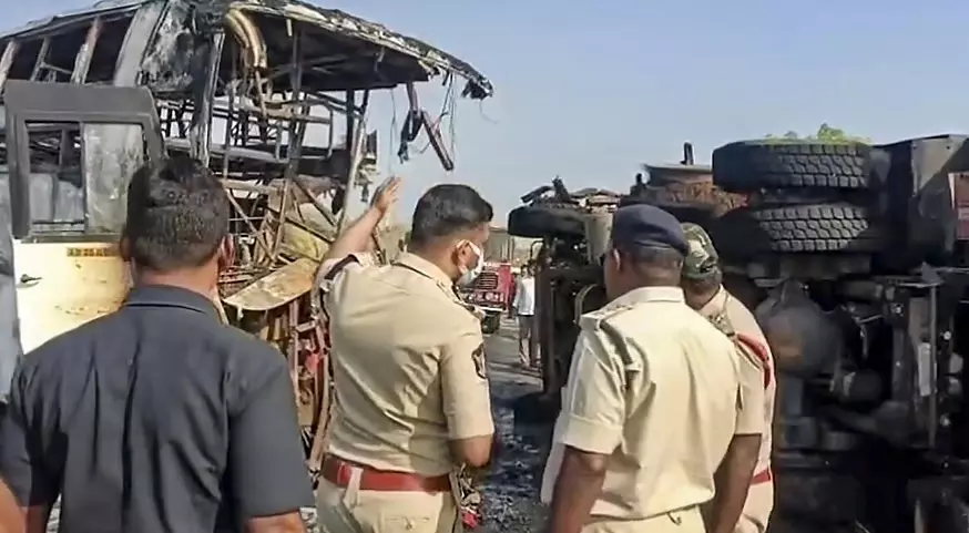 आंध्र प्रदेश बस अग्निकांड के पीड़ितों के शव DNA प्रोफाइलिंग के बाद सौंपे जाएंगे: पुलिस आंध्र प्रदेश बस अग्निकांड के पीड़ितों के शव DNA प्रोफाइलिंग के बाद सौंपे जाएंगे: पुलिस