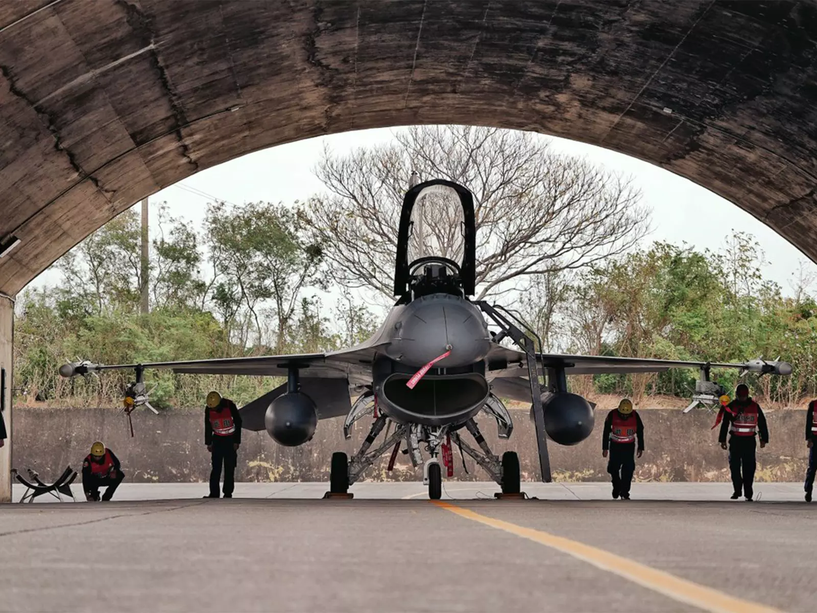 ताइवान ने अपने क्षेत्र के आसपास PLA के 6 विमानों की उड़ानें और 2 सरकारी जहाज़ों का पता लगाया ताइवान ने अपने क्षेत्र के आसपास PLA के 6 विमानों की उड़ानें और 2 सरकारी जहाज़ों का पता लगाया