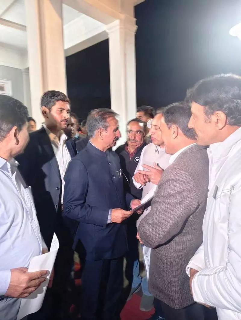Himachal के कर्मचारियों ने सरकार से सैलरी टालने का फैसला वापस लेने की अपील की Himachal के कर्मचारियों ने सरकार से सैलरी टालने का फैसला वापस लेने की अपील की