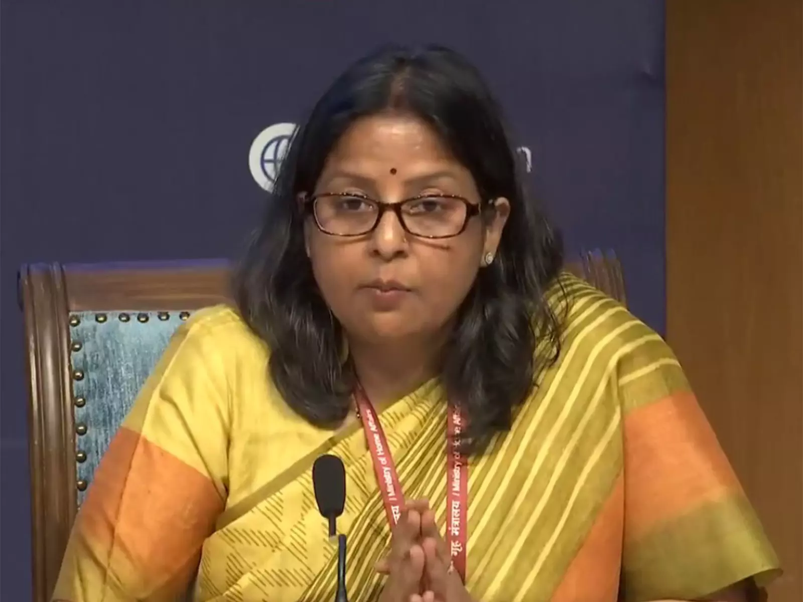 कच्चे तेल महंगा, फिर भी पेट्रोल-डीजल दाम स्थिर: Petroleum Ministry कच्चे तेल महंगा, फिर भी पेट्रोल-डीजल दाम स्थिर: Petroleum Ministry