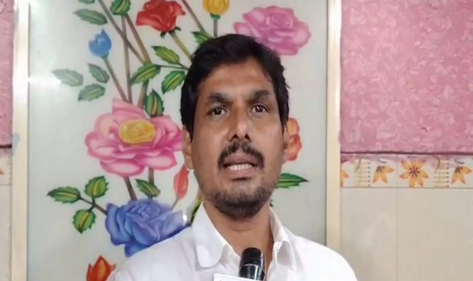 वह सत्ता के नशे में चूर हो गए हैं: YCP के राष्ट्रीय मीडिया प्रवक्ता ने पेम्मासानी के भाषण की निंदा की वह सत्ता के नशे में चूर हो गए हैं: YCP के राष्ट्रीय मीडिया प्रवक्ता ने पेम्मासानी के भाषण की निंदा की