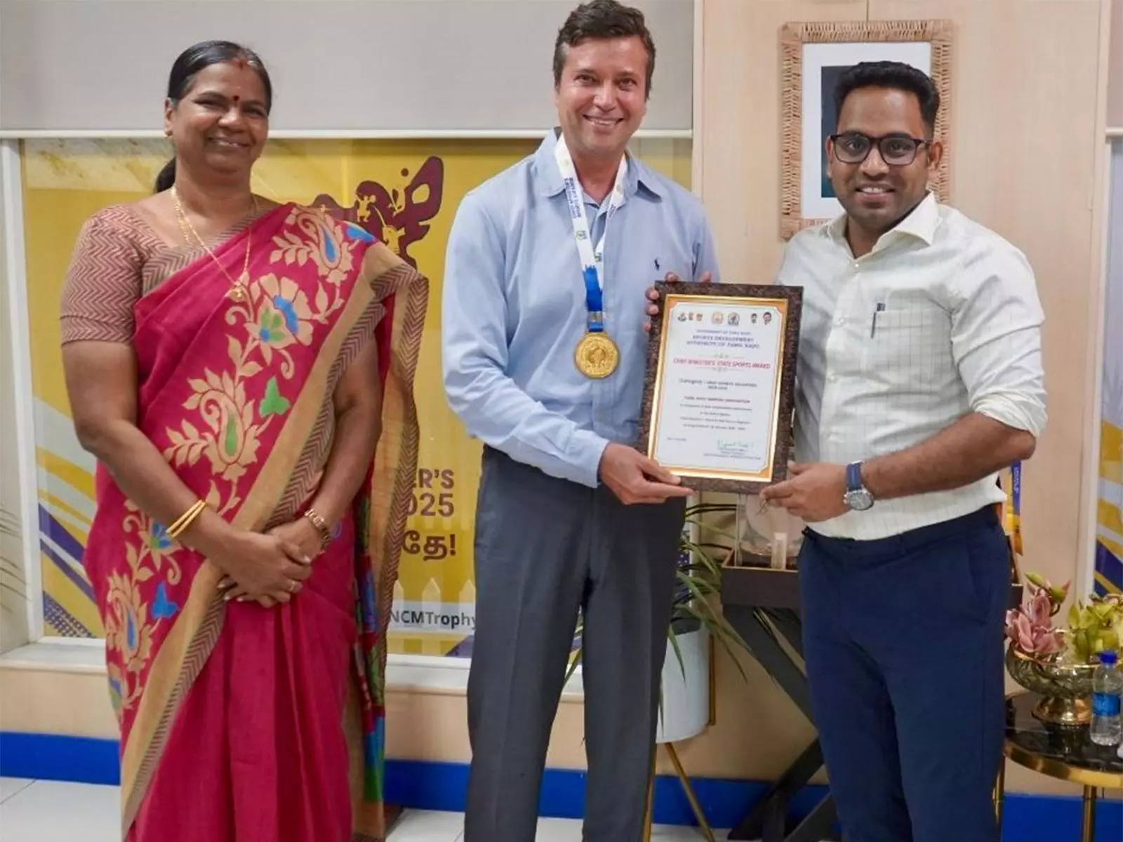 Tamil Nadu सर्फिंग एसोसिएशन ने सर्वश्रेष्ठ खेल आयोजक के लिए मुख्यमंत्री राज्य खेल पुरस्कार जीता Tamil Nadu सर्फिंग एसोसिएशन ने सर्वश्रेष्ठ खेल आयोजक के लिए मुख्यमंत्री राज्य खेल पुरस्कार जीता