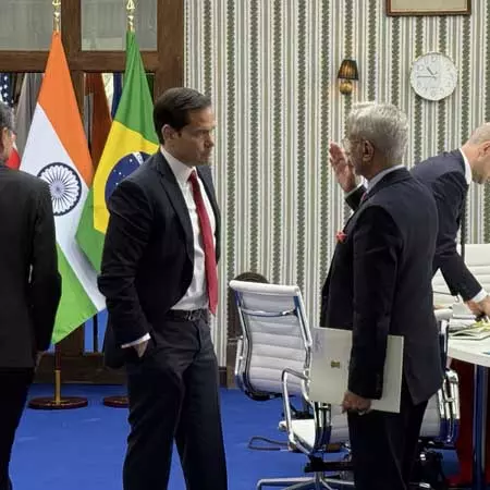 विदेश मंत्री एस जयशंकर ने जी-7 बैठक में अमेरिकी विदेश मंत्री मार्को रूबियो से की मुलाकात विदेश मंत्री एस जयशंकर ने जी-7 बैठक में अमेरिकी विदेश मंत्री मार्को रूबियो से की मुलाकात