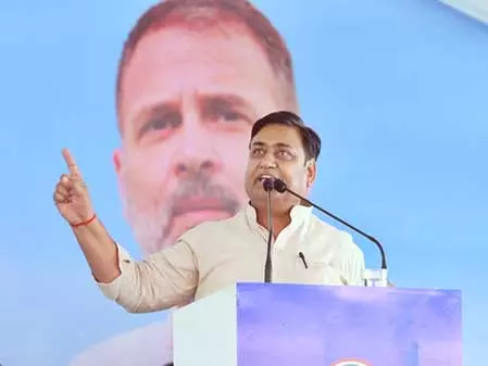 जयपुर में विरोध प्रदर्शन: डोटासरा ने एलपीजी की बढ़ती कीमतों और कमी पर चिंता जताई जयपुर में विरोध प्रदर्शन: डोटासरा ने एलपीजी की बढ़ती कीमतों और कमी पर चिंता जताई