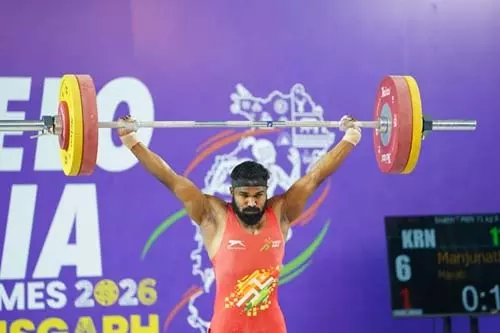 वेटलिफ्टिंग में 71 किग्रा वर्ग में सिल्वन बेह्रोथाटलो का स्वर्णिम प्रदर्शन वेटलिफ्टिंग में 71 किग्रा वर्ग में सिल्वन बेह्रोथाटलो का स्वर्णिम प्रदर्शन