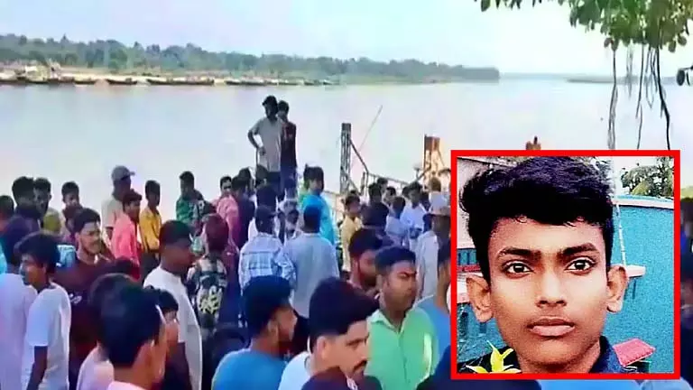 Student ने दोनों हाथों से खुद को बचाने की कोशिश की लेकिन नाकाम रहा, डूब गया Student ने दोनों हाथों से खुद को बचाने की कोशिश की लेकिन नाकाम रहा, डूब गया