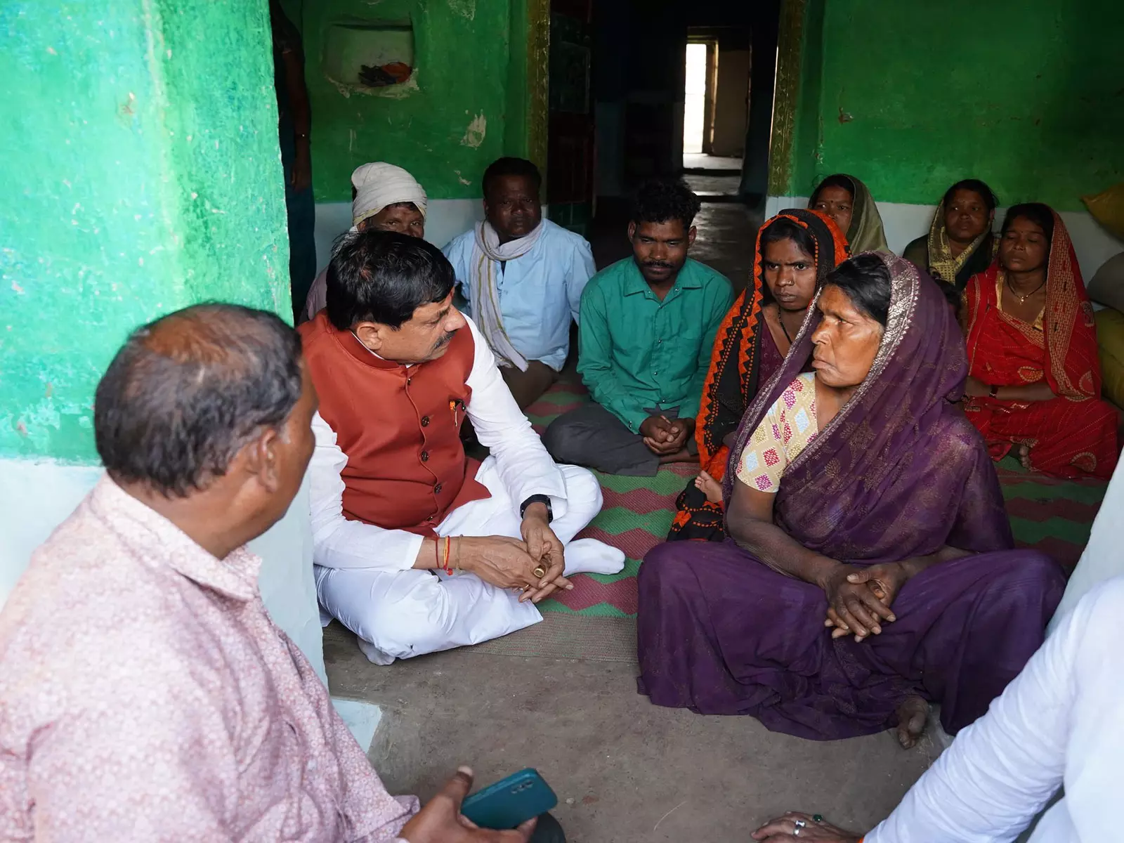 CM मोहन यादव ने छिंदवाड़ा सड़क हादसे से प्रभावित परिवारों से मुलाकात की, जांच के आदेश दिए CM मोहन यादव ने छिंदवाड़ा सड़क हादसे से प्रभावित परिवारों से मुलाकात की, जांच के आदेश दिए