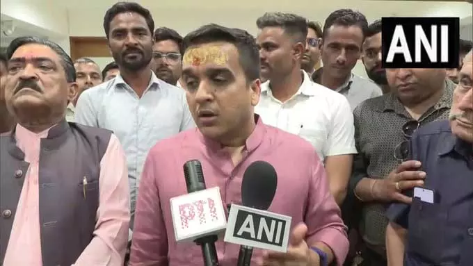 गुजरात में पेट्रोल-डीजल पर ऐतिहासिक एक्साइज ड्यूटी कटौती गुजरात में पेट्रोल-डीजल पर ऐतिहासिक एक्साइज ड्यूटी कटौती