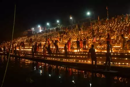 बिहार: पटना में राम नवमी की रौनक, भक्तिमय उत्साह से सराबोर पूरा शहर बिहार: पटना में राम नवमी की रौनक, भक्तिमय उत्साह से सराबोर पूरा शहर