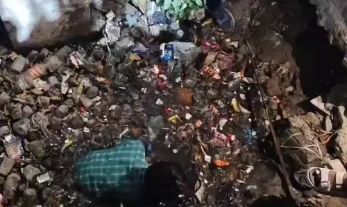 भाई की बारात निकली थी और नाले में कूदा युवक, वजह iPhone भाई की बारात निकली थी और नाले में कूदा युवक, वजह iPhone