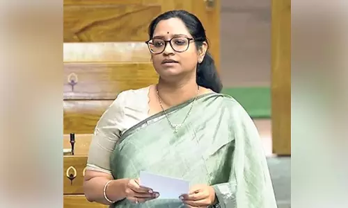 वारंगल के सांसद कडियम काव्या ने लोकसभा में पैराक्वाट बैन की मांग उठाई