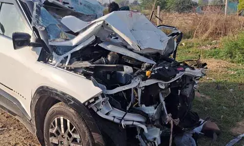 Haryana के हांसी के पास सड़क हादसे में दो लोगों की मौत, तीन घायल Haryana के हांसी के पास सड़क हादसे में दो लोगों की मौत, तीन घायल