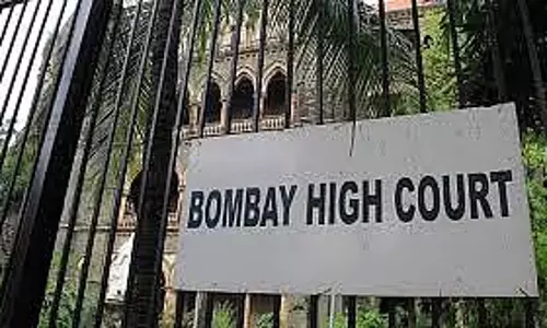 बॉम्बे HC ने ‘गॉडमैन फोटो’ जबरन वसूली मामले में व्यवसायी को अग्रिम जमानत दी बॉम्बे HC ने ‘गॉडमैन फोटो’ जबरन वसूली मामले में व्यवसायी को अग्रिम जमानत दी