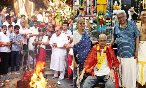 Mumbai : राम नवमी के मौके पर मुंबादेवी, माटुंगा में भारी भीड़ उमड़ी Mumbai : राम नवमी के मौके पर मुंबादेवी, माटुंगा में भारी भीड़ उमड़ी