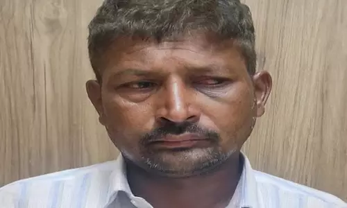 बेटियों को रातभर उल्टा लटकाकर प्रताड़ित करने वाला पिता हिरासत में बेटियों को रातभर उल्टा लटकाकर प्रताड़ित करने वाला पिता हिरासत में