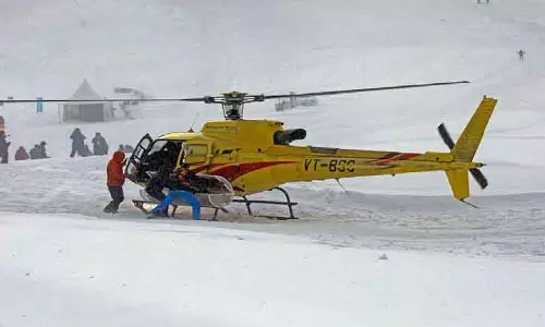 Srinagar ज़ोजिला में हिमस्खलन; 5 की मौत, 7 घायल Srinagar ज़ोजिला में हिमस्खलन; 5 की मौत, 7 घायल