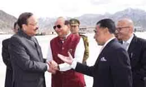 सीजेआई सूर्यकांत ने Ladakh में अहम न्यायिक इंफ्रास्ट्रक्चर का उद्घाटन किया सीजेआई सूर्यकांत ने Ladakh में अहम न्यायिक इंफ्रास्ट्रक्चर का उद्घाटन किया