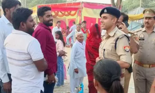 Auraiya: मंदिर में झंडा विवाद, साधुओं के बीच मारपीट Auraiya: मंदिर में झंडा विवाद, साधुओं के बीच मारपीट