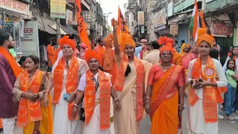 Asansol: रामनवमी पर सजी रानीगंज, विहिप की शोभायात्रा Asansol: रामनवमी पर सजी रानीगंज, विहिप की शोभायात्रा