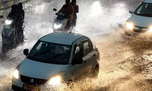 Hyderabad में शुक्रवार को बारिश हुई, IMD ने अगले छह दिनों तक आंधी-तूफान का अनुमान लगाया Hyderabad में शुक्रवार को बारिश हुई, IMD ने अगले छह दिनों तक आंधी-तूफान का अनुमान लगाया
