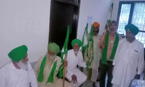 रामपुरा फूल में किसान कार्यकर्ताओं ने BDPO को वॉशरूम में बंद कर दिया रामपुरा फूल में किसान कार्यकर्ताओं ने BDPO को वॉशरूम में बंद कर दिया