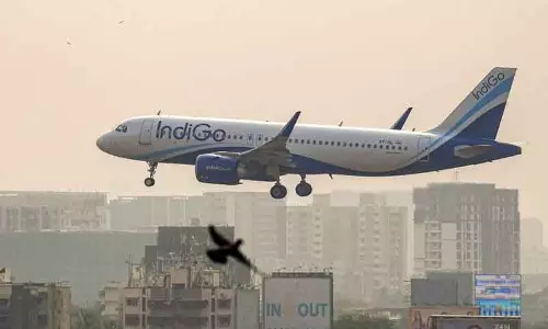 इंडिगो फ्लाइट का इंजन फेल, 160 यात्री सुरक्षित दिल्ली में इमरजेंसी लैंडिंग इंडिगो फ्लाइट का इंजन फेल, 160 यात्री सुरक्षित दिल्ली में इमरजेंसी लैंडिंग