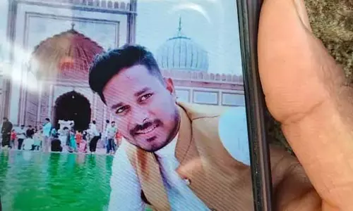 पेंटर की लाश हाउसिंग बोर्ड कॉलोनी में मिली पेंटर की लाश हाउसिंग बोर्ड कॉलोनी में मिली