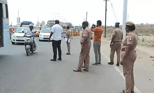 Chennai के मदुरावोयाल में 5 करोड़ रुपये कैश ज़ब्त Chennai के मदुरावोयाल में 5 करोड़ रुपये कैश ज़ब्त