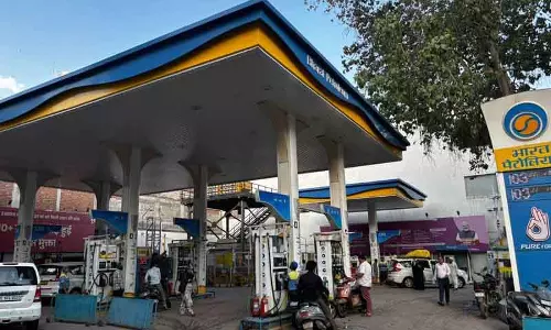 ग्राउंड रिपोर्ट: Delhi के मुख्य स्टेशनों पर ईंधन की आपूर्ति सुचारू ग्राउंड रिपोर्ट: Delhi के मुख्य स्टेशनों पर ईंधन की आपूर्ति सुचारू